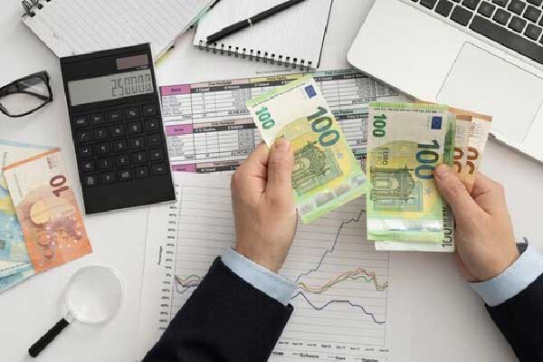 钢铁行业公司财务总监PK：50岁以上CFO成为中坚力量 宝钢股份王娟年薪超200万行业第一