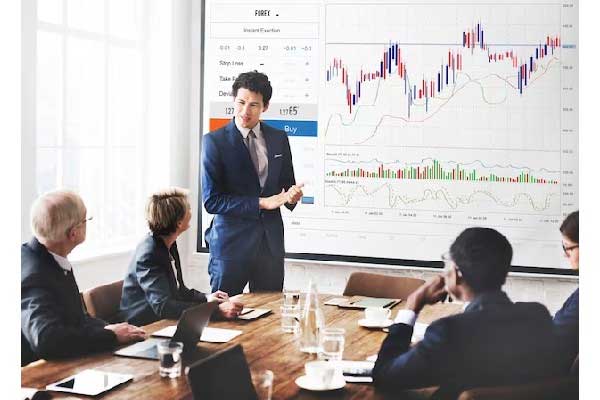 纽约汇市：美元持稳 英镑在英国通胀数据公布后表现落后