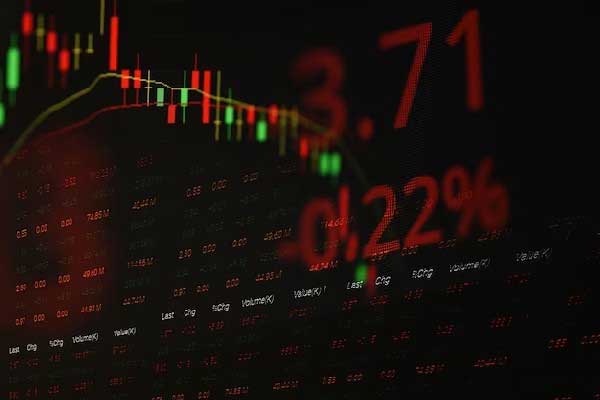 欧元区债市掀历史性剧变 财政困境下法国基准收益率首超意大利